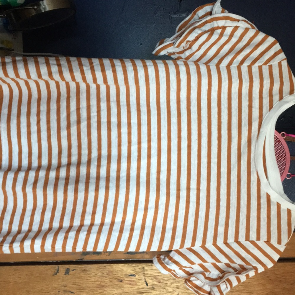 Short sleeve shirt, white and yellow stripes